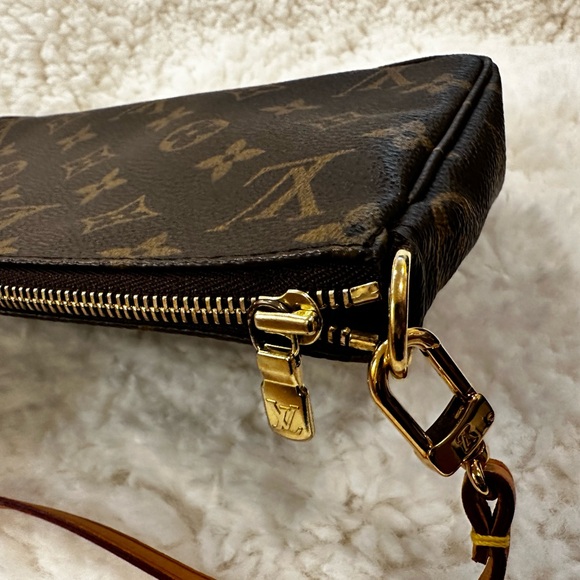 Louis Vuitton Pochette - Picture 5 of 15